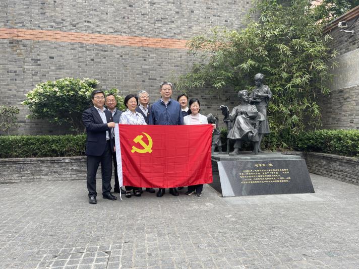 牢记使命